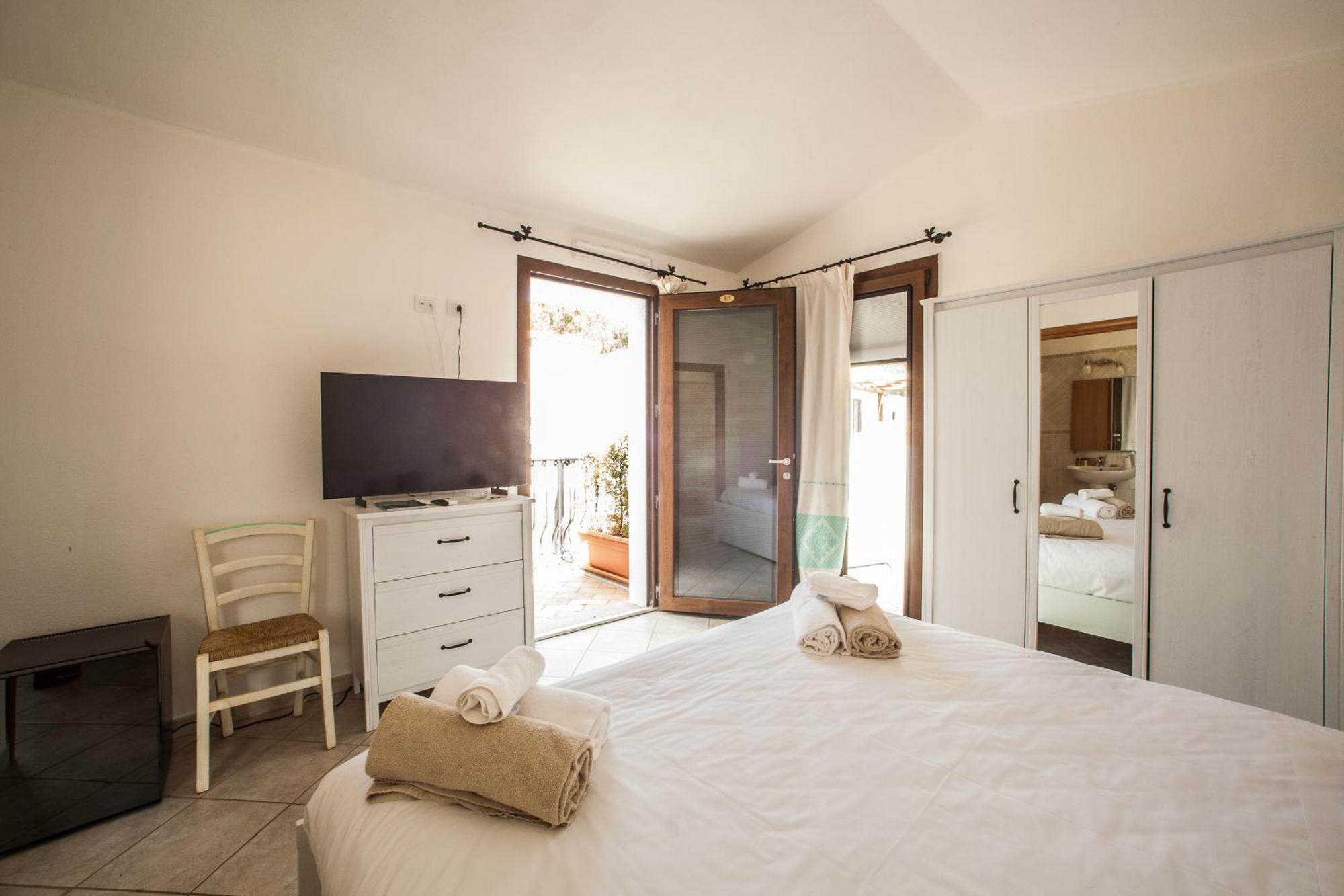 Hotel New Barcavela Santa Margherita di Pula Kültér fotó